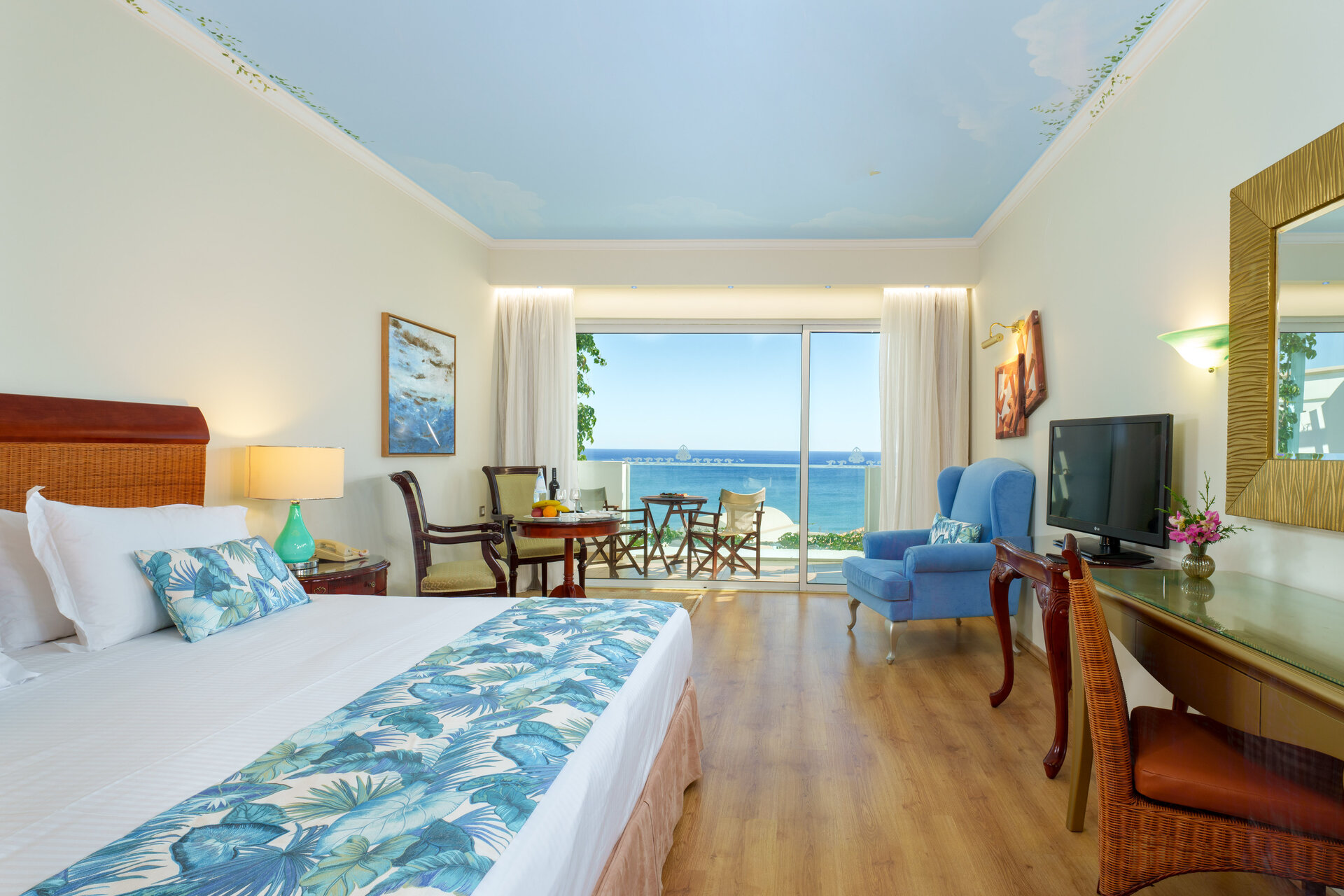 Deluxe_Sea_View_Room_1