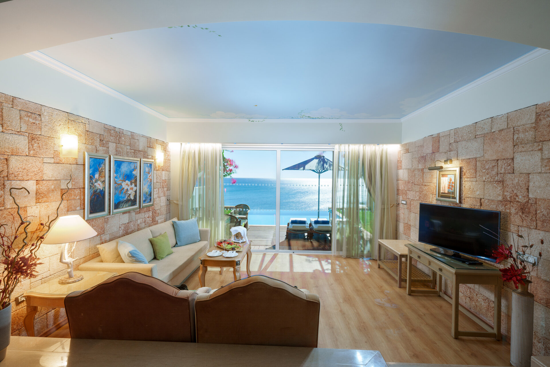 Platinum Beach Front Junior Suite mit privatem Pool