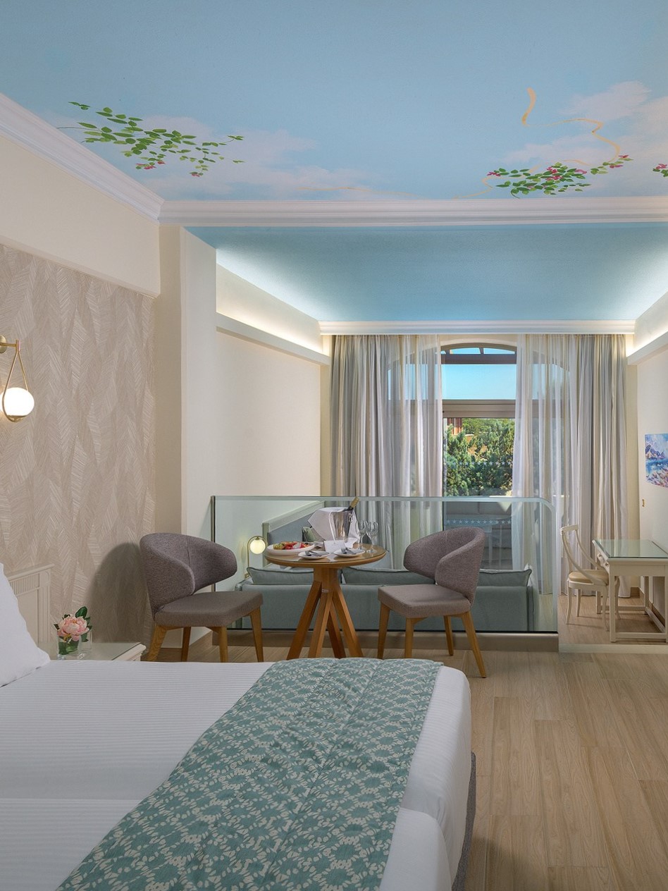 Room-5_Web-Res (Junior Suite with Garden View_mob