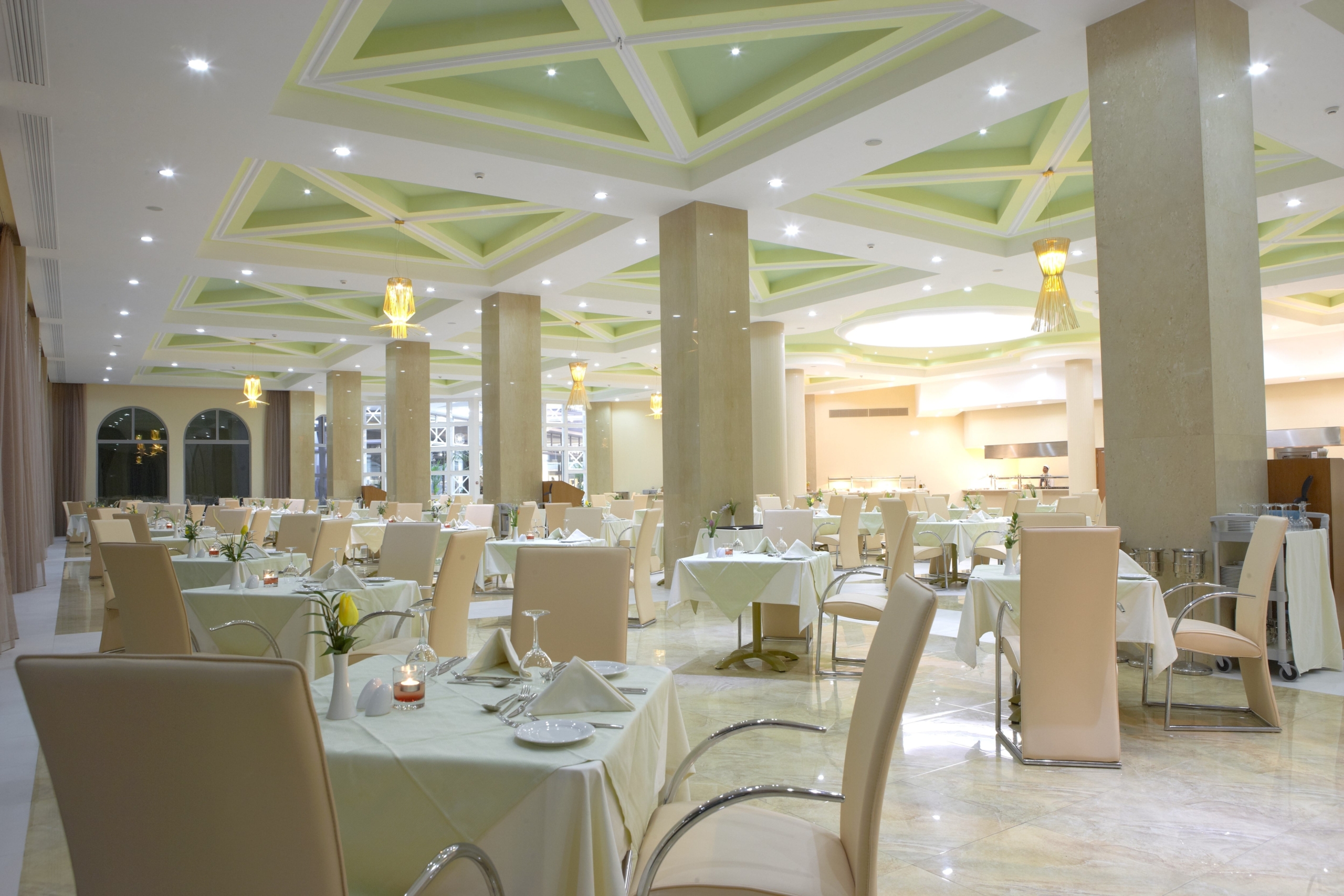 Atrium Platinum_Main Restaurant_3-min