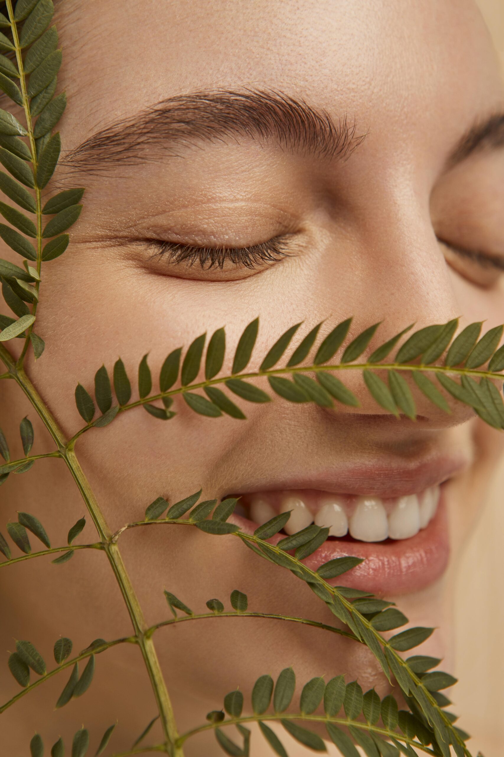close-up-smiley-model-posing-with-plant-min