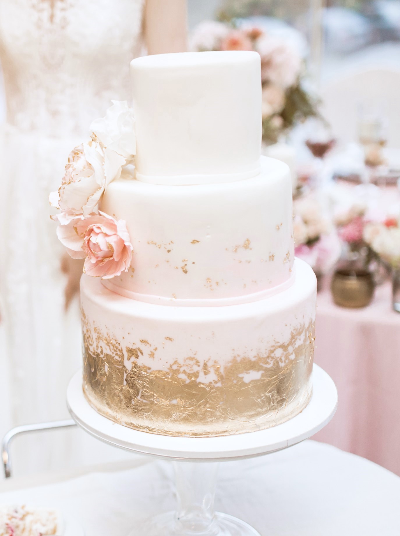 Wedding couple cutting wedding cake